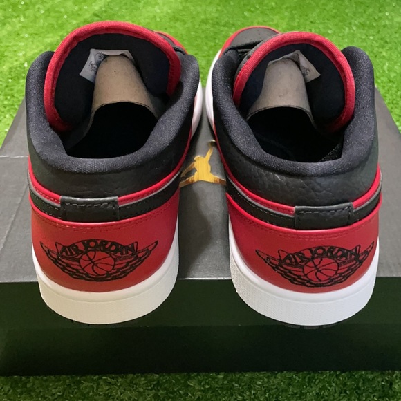 Air Jordan 1 Low Reverse Bred Pebbled Swoosh 🔥 - Picture 5 of 10